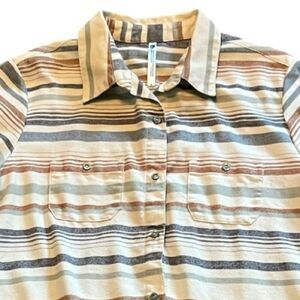 KUHL Womens Lightweight Flannel size Medium